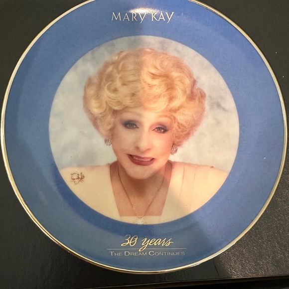 Mary Kay 30 Years The Dream Continues Commemorative Plate With Box - Picture 2 of 5